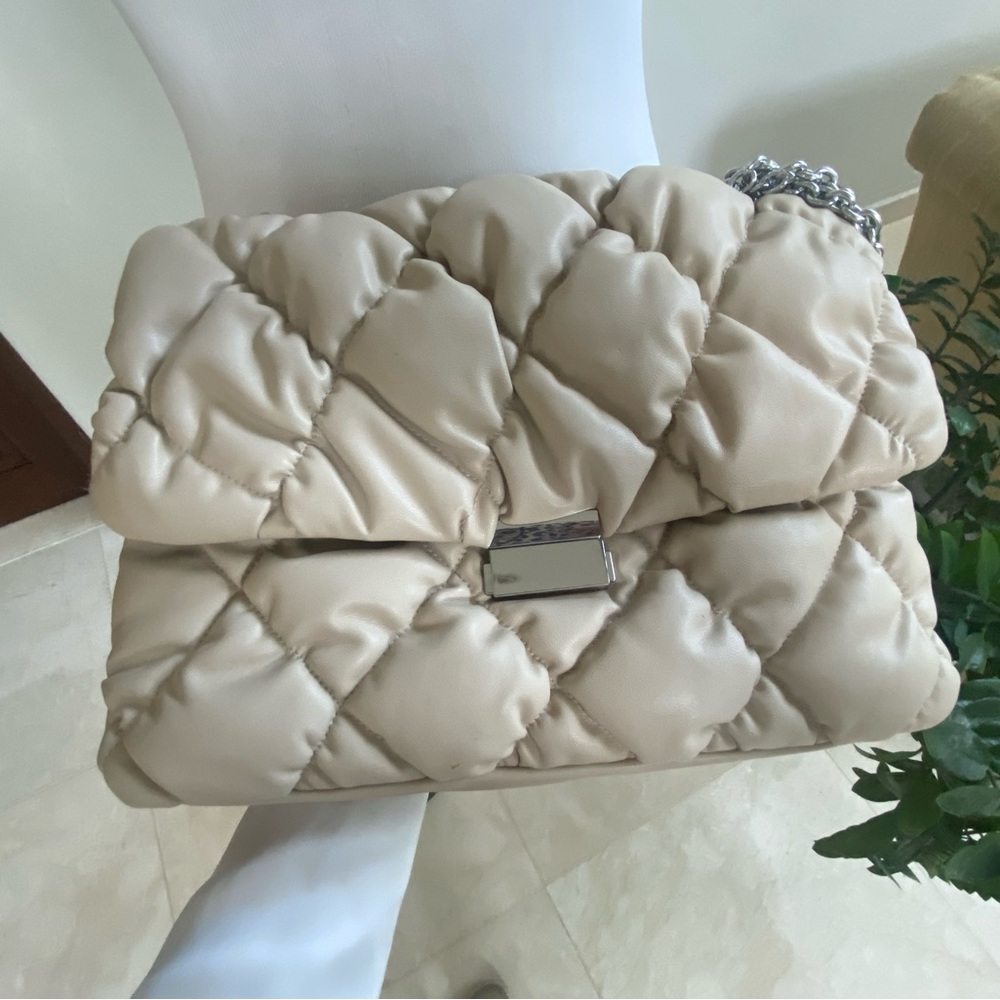 H&M lightly padded, quilted crossbody bag